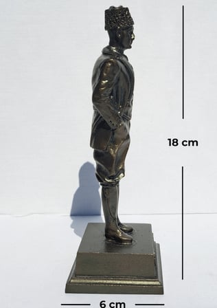 Kalpaklı Atatürk Heykeli Biblo