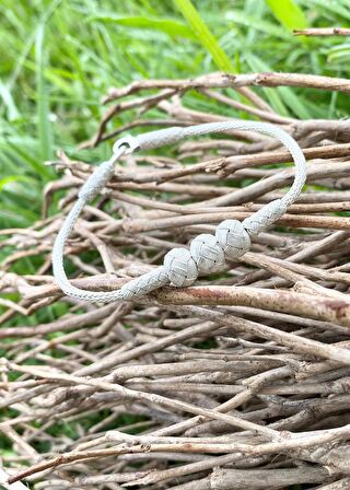 Gümüş Kazaziye Üç Top Detaylı Bileklik BIL056