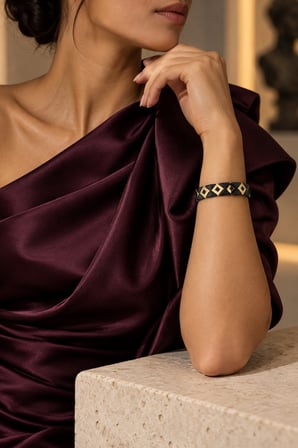Baklava Motifli Altın Renk Siyah  Cam Boncuk VIP Model Özel Seri  Bileklik