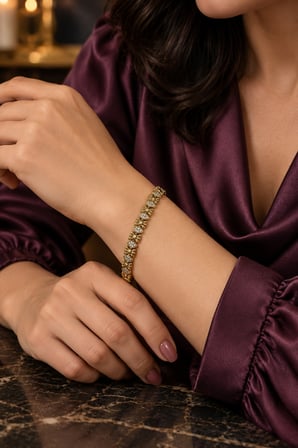 Altın Renk Fiyonk Motifli Oval Taş Detaylı Kadın XP Marka VIP Serisi 14K Renginde Bileklik
