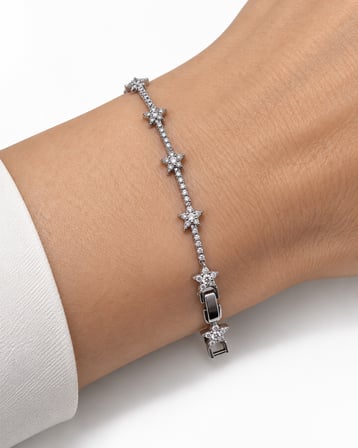 XP Marka VIP Seri Gümüş Renk Yıldız Figürlü Taşlı Kadın Çok Aranan  Heryer de Moda Olan O Bileklik