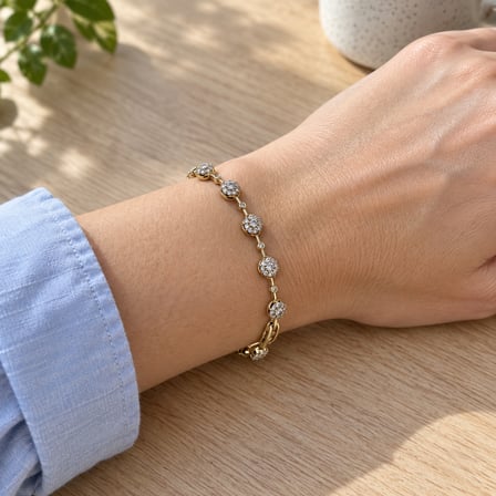 XP Marka 14K Altın Renginde Çiçek Motifli Parlak Taşlı Kadın Bileklik