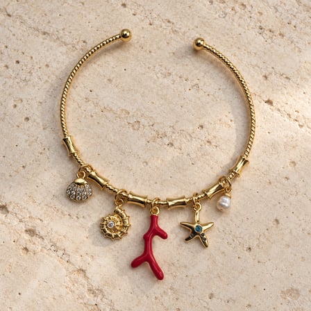 Dora’s Shine Riviera Sireni 14K Altın Rengi Ayarlanabilir Charm Bileklik – Mercan ve Deniz Yıldızı Figürlü - Ayarlanabilir