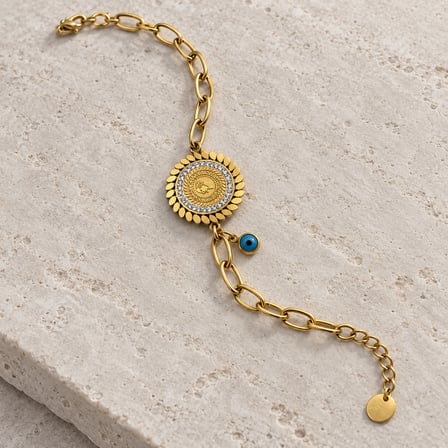 Dora’s Shine | Altın Halesi Nazar Boncuklu, Taşlı Madalyon Kuyum Model ve Ataç Zincirli Gold Kadın Bileklik