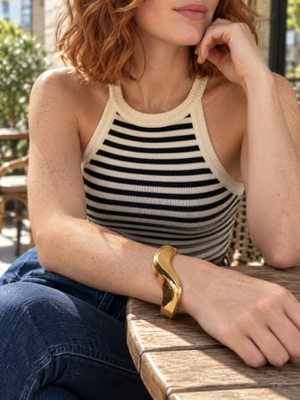 Liquid Gold Heykelsi Dalga Tasarımlı 14K Altın Rengi Kadın Kelepçe Bileklik - 16,5 - 18 cm (60)