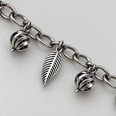 Dora’s Shine Sylva Yaprak Figürlü Spiral Charm Detaylı Gümüş Renk Paslanmaz Çelik Kadın Bileklik