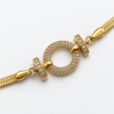 Dora’s Shine Halo – Taşlı Halka Detaylı Ezme Zincir Gold Renk Paslanmaz Çelik Ayarlanabilir Kadın Bileklik