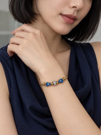 Dora’s Shine Mavi Şans – Nazar Detaylı Çift Fil Figürlü, Taşlı ve Altın Renk Yılan Zincir Kadın Bileklik