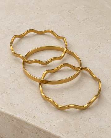 Dora's Shine Aura Gold Paslanmaz Çelik Altın Renk Dalgalı ve Düz Tasarım 3’lü Kadın Bilezik Seti - 63 numara - 19 - 21 cm