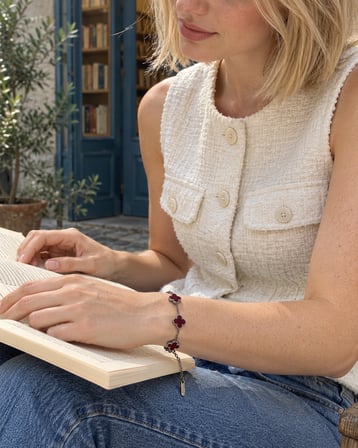 Dora’s Shine Burgundy Charm Bordo Beş Yoncalı Paslanmaz Çelik Gümüş Renk Ayarlanabilir Kadın Bileklik