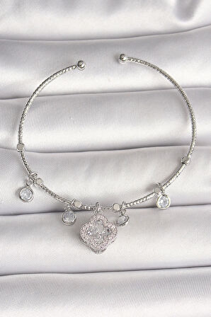 Pirinç Gümüş Renk Sallantı Zirkon Taşlı Yonca Figür Charm Kadın Bileklik