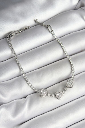 Pirinç Sıralı Kalp Figürlü Zirkon Taşlı Gümüş Renk Kadın Bileklik