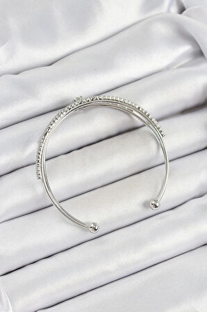 Pirinç Gümüş Renk Zirkon Taşlı Kalp Detaylı Kadın Bileklik