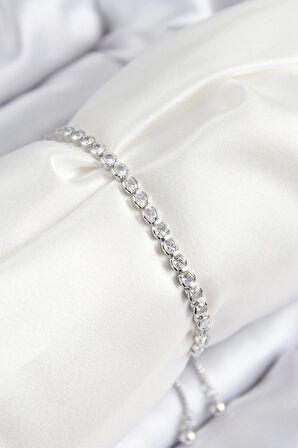 Pirinç Zirkon Taşlı Sıralı Model Gümüş Renk Asansörlü Kadın Bileklik