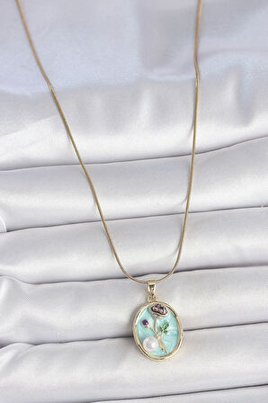 316L Çelik Gold Renk Zincir Mavi Çiçek İşlemeli İnci Detay Portre Model Kadın Kolye