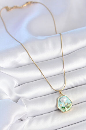 316L Çelik Gold Renk Zincir Mavi Çiçek İşlemeli İnci İşlemeli Portre Model Kadın Kolye