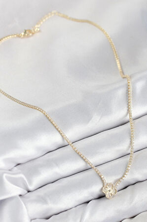 Pirinç Zirkon Taşlı Yonca Model Gold Renk Kadın Kolye