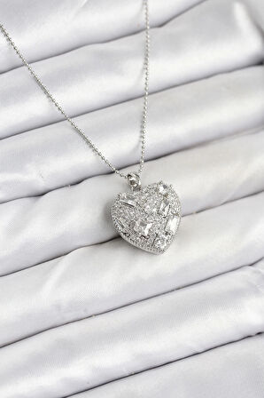 316L Çelik Zincir Gümüş Zirkon Taşlı Kalpli Kadın Kolye