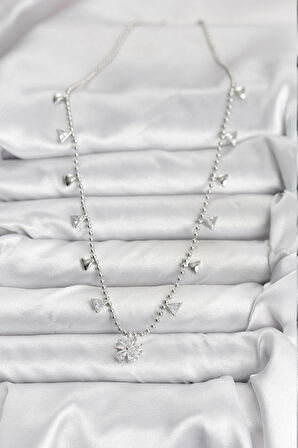 Pirinç Gümüş Renk Zirkon Taşlı Çiçek Model Kadın Kolye