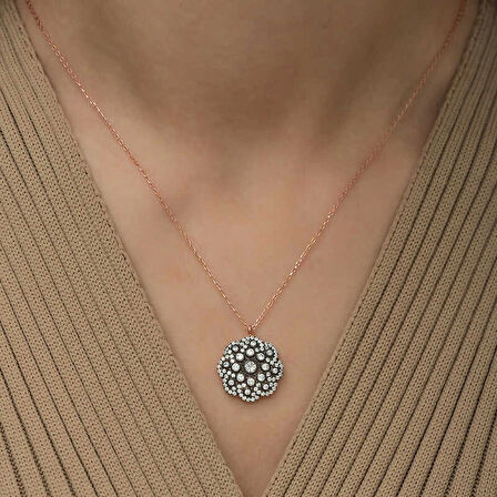 Gümüş Çiçek Desenli Elmas Montür Kolye