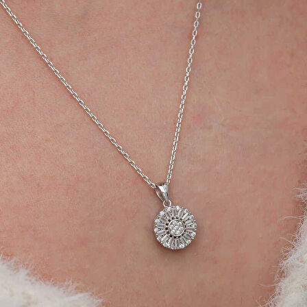 Gümüş Zirkon Taşlı Yuvarlak Kadın Kolye