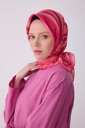 Belli Nostalji Serisi Twill İpek Desenli Eşarp 4311D