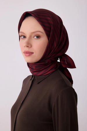 Belli Nostalji Geometrik Desenli Twill İpek Eşarp 4325D