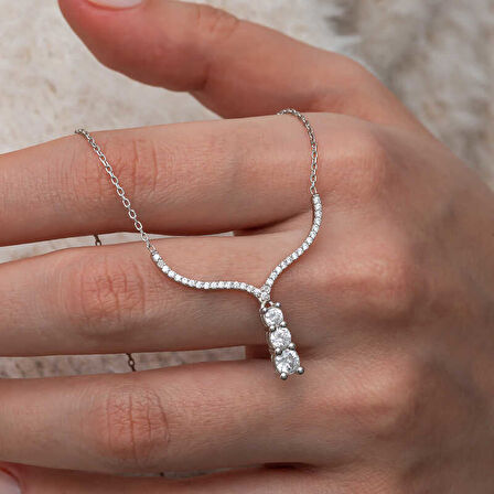 BlackCraft Gümüş Üç Taşlı V Model Kadın Kolye (BC-355EF1)