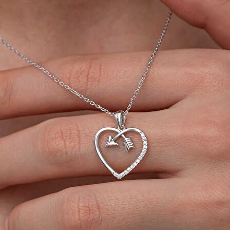 BlackCraft Gümüş Kalpli Ok Kadın Kolye (BC-4AF1F7)