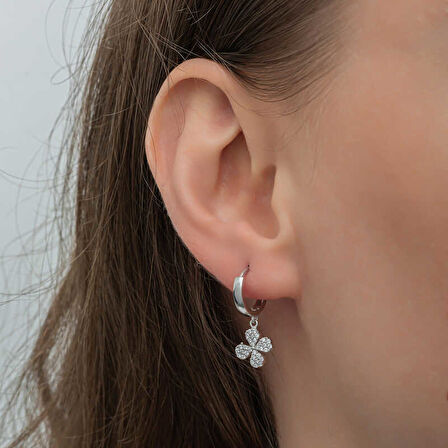 BlackCraft ​Gümüş Sallantılı Yonca Kadın Küpe (BC-CBBB36)