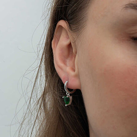 BlackCraft Gümüş Yeşil Taşlı Kalpli Kadın Küpe şık