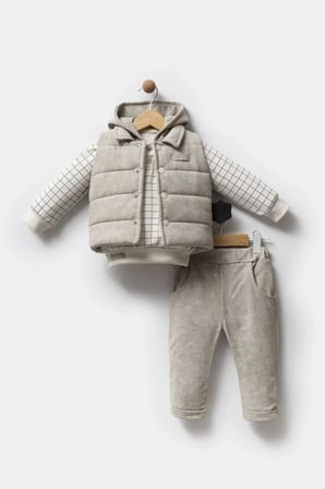 ERKEK BEBEK BEJ KAPÜŞONLU SWEAT , ŞİŞME YELEK , PANTOLON 3 PARÇA PREMİUM SERİ KIŞLIK TAKIM