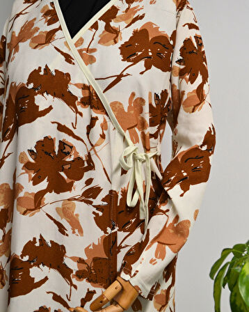 Yaprak Desenli Kruvaze Namaz Elbisesi – %100 Viskon, Yandan Bağlamalı 36-46 Beden