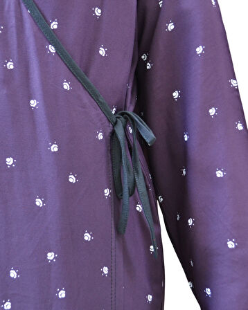 Noktalı Çiçek Desen Kruvaze Namaz Elbisesi – %100 Viskon, Yandan Bağlamalı, Rahat Kalıp 36-46 Beden