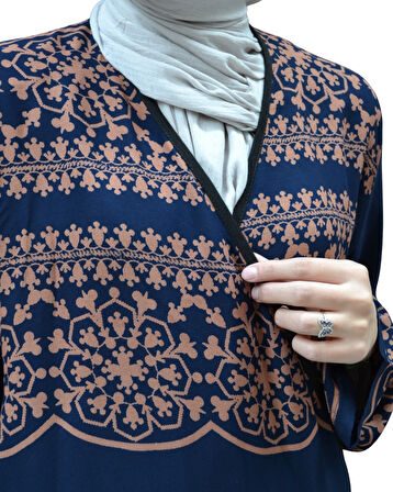 Geometrik Desenli Kruvaze Namaz Elbisesi – Yandan Bağlamalı, Rahat Kalıp 36–46 Beden