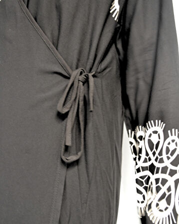 Halkalı Desenli Kruvaze Namaz Elbisesi – Yandan Bağlamalı, Rahat Kesim 36–46 Beden