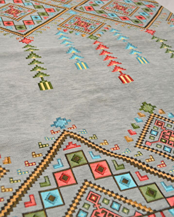 Çeyizlik Hediyelik Seccade Eşarp Tesbih Set – Kilim Desenli Kadife Astarlı Seccade, Eşarp, Kristal Tesbih Özel Kutulu Lüks Hediye Seti