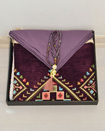 Çeyizlik Hediyelik Seccade Eşarp Tesbih Set – Kilim Desenli Kadife Astarlı Seccade, Eşarp, Kristal Tesbih Özel Kutulu Lüks Hediye Seti