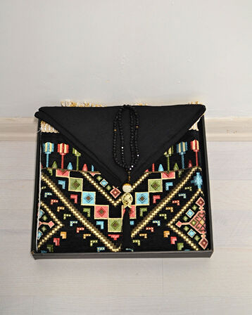 Çeyizlik Hediyelik Seccade Eşarp Tesbih Set – Kilim Desenli Kadife Astarlı Seccade, Eşarp, Kristal Tesbih Özel Kutulu Lüks Hediye Seti