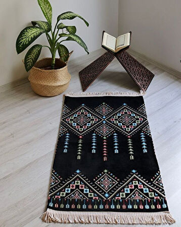 Çeyizlik Hediyelik Seccade Eşarp Tesbih Set – Kilim Desenli Kadife Astarlı Seccade, Eşarp, Kristal Tesbih Özel Kutulu Lüks Hediye Seti