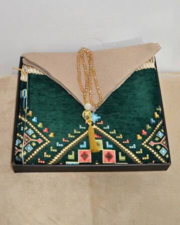 Çeyizlik Hediyelik Seccade Eşarp Tesbih Set – Kilim Desenli Kadife Astarlı Seccade, Eşarp, Kristal Tesbih Özel Kutulu Lüks Hediye Seti