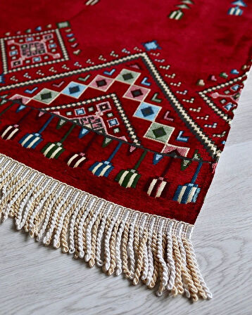 Hediyelik Seccade Tesbih Seti – Kilim Desenli Kadife Astarlı Seccade, Kristal Tesbih ve Özel Kutulu Lüks Hediye Seti