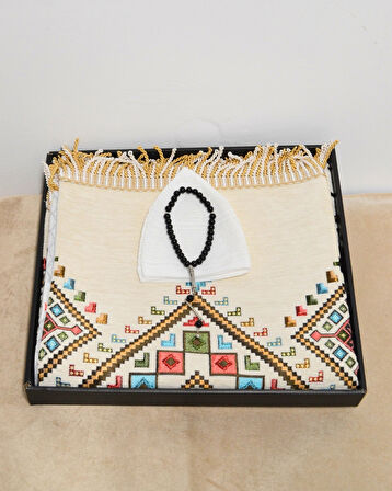 Erkekler için Seccade Takke Tesbih Hediyelik Seti –Kilim Desenli Kadife Astarlı Seccade, 33’lü Erkek Tesbihi, Takke ve Özel Kutu