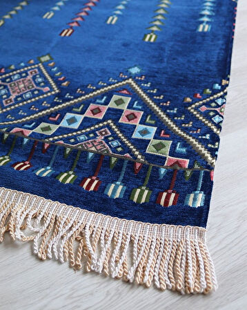 Erkekler için Seccade Takke Tesbih Hediyelik Seti –Kilim Desenli Kadife Astarlı Seccade, 33’lü Erkek Tesbihi, Takke ve Özel Kutu