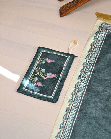 Pratik ve Taşınabilir İpek Dokulu Çantalı Seccade Lale Desenli Yeşil  Fermuarlı