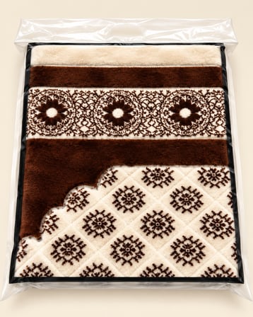Hediyelik Seccade Seti Kadife Seccade 70x115 cm  Kilitli Kâbe Desenli Hediye Poşeti Hac Umre Hediyesi