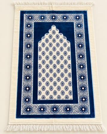 Hediyelik Seccade Seti Kadife Seccade 70x115 cm  Kilitli Kâbe Desenli Hediye Poşeti Hac Umre Hediyesi