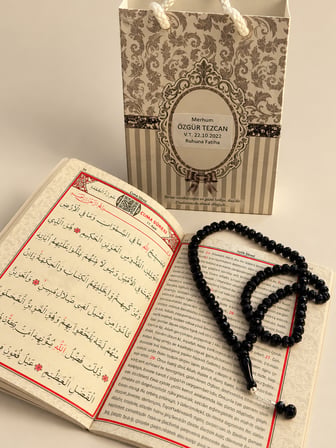 Yasin Kitabı Tesbih Hediyelik İsimli QR Kodlu Sesli Dinleme Özellikli Çanta Boy Yasin
