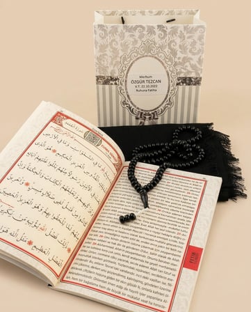 Yasin Kitabı Tesbih Eşarp Hediyelik İsimli QR Kodlu Sesli Dinleme Özellikli Çanta Boy Yasin