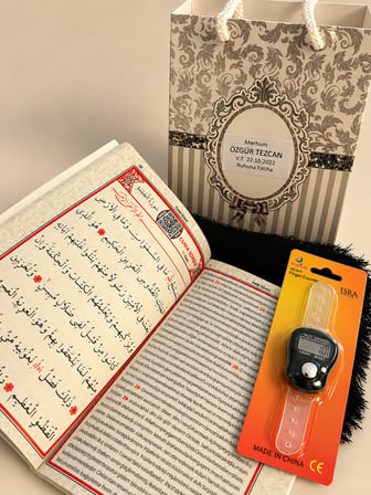 Yasin Kitabı Zikirmatik Örtü Hediyelik İsimli QR Kodlu Sesli Dinleme Özellikli Çanta Boy Yasin